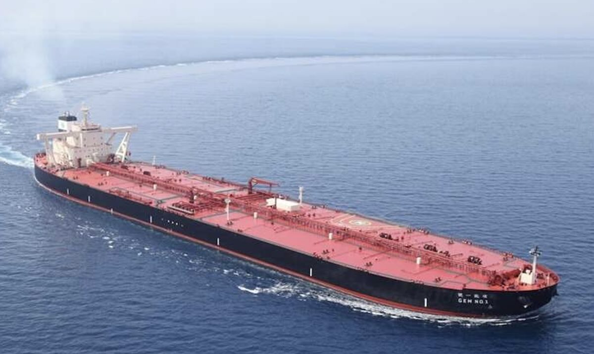 Танкер з російською нафтою змінив курс після запровадження санкцій США